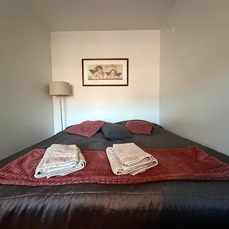 Cozy Studio, Metro&light Rail 500m, Own Parking *